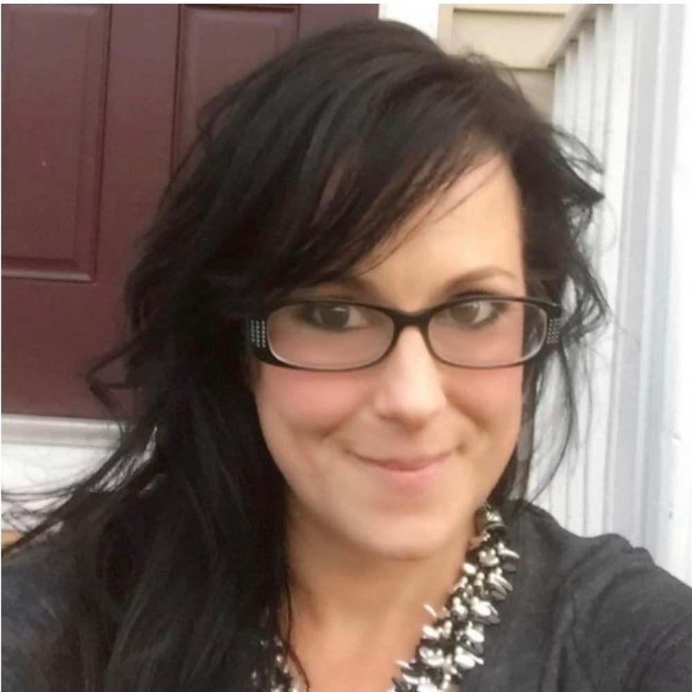 @heather1976p is Live! Come say hello!Please❤️this listing for live shows!